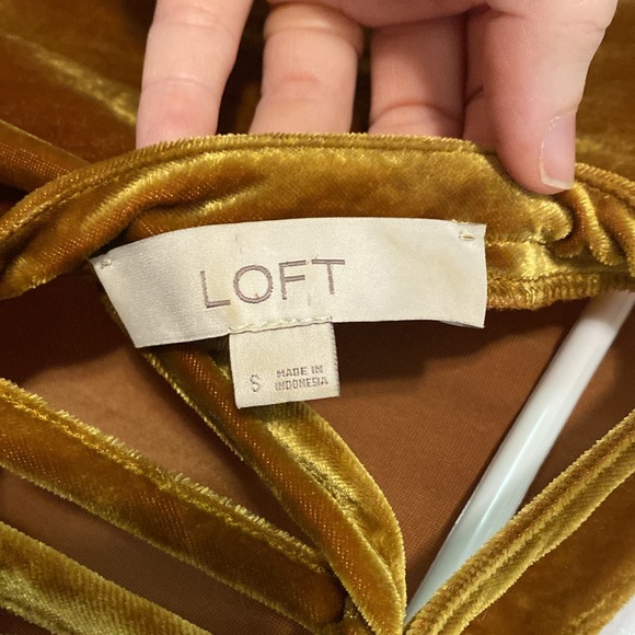 Gold Velvet Texture Loft Blouse - Picture 4 of 6